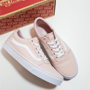 Vans Ward Lo — Mahogany Rose as seen on Rosé from BLACKPINK!